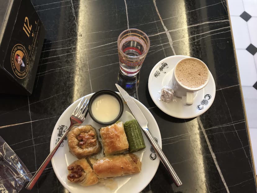 Baklava with Ottoman Tea and Lokumu